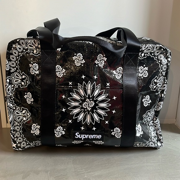 Supreme SS/21 Black Bandana Tarp Small Duffle Bag - Picture 2 of 13